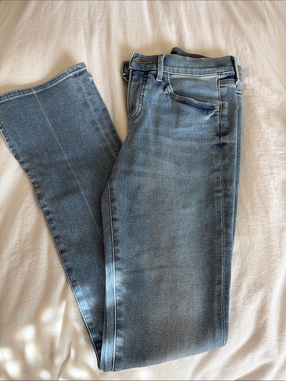 Express Straight-Leg Women’s Jeans in Light Blue Wash
